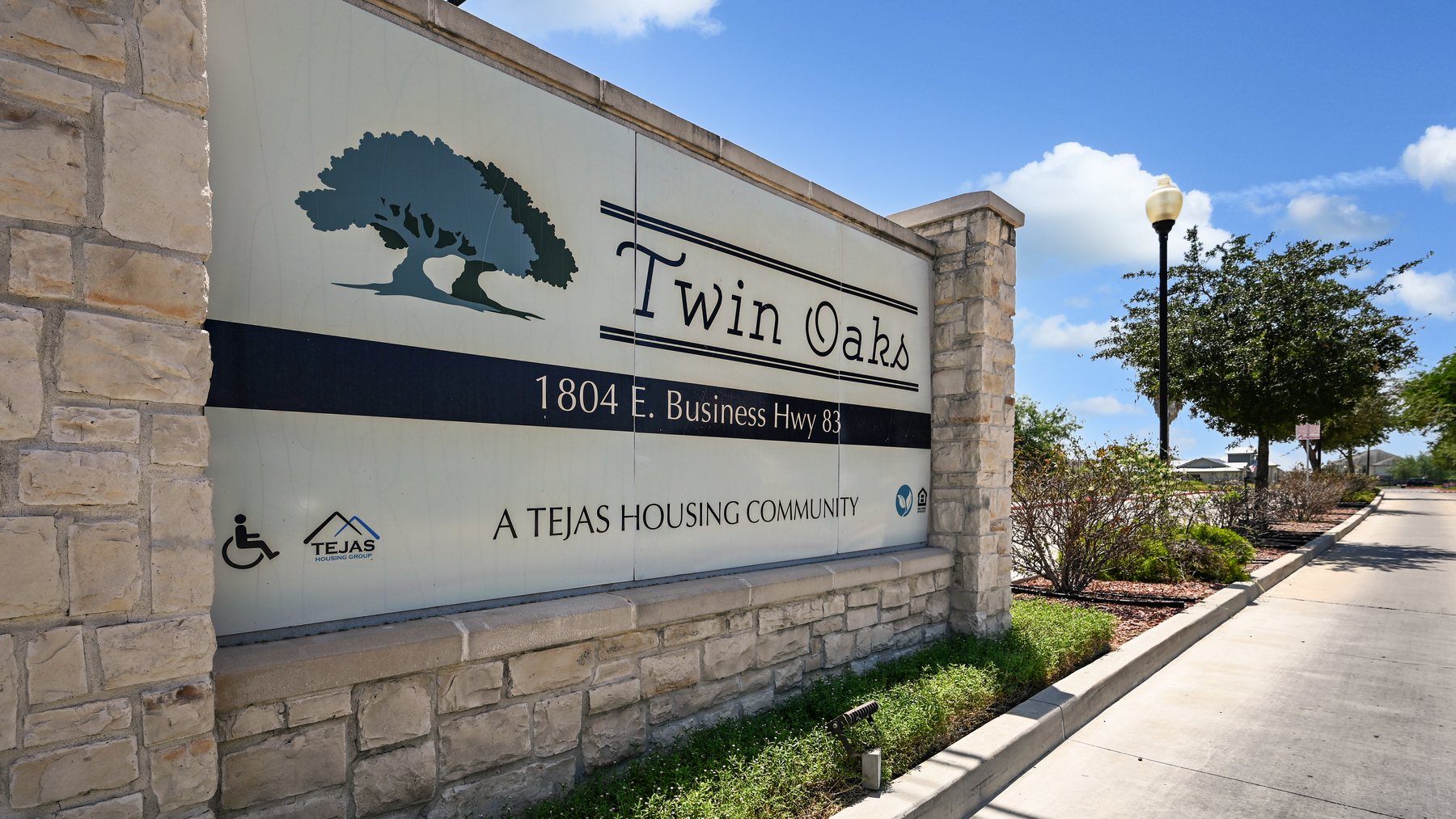 Leasing information for Twin Oaks